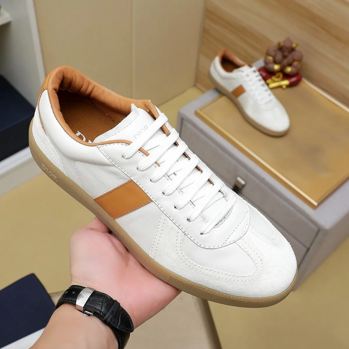 Men's clothing and shoes 💰540 💰🔥[Dior] High-end top-notch 🔝 purchasing agent 🔍🔍The latest 🇺🇸 counters are on sale simultaneously, original Italian calfskin (high-end, extravagance, and grade) with exquisite workmanship (cowhide Inner lining) Sole: Original sole provided by the original factory ⚠️Outsole. Comfortable, wear-resistant, non-slip, real-life photo🎬The real thing is more beautiful🔍Color: 4 colors available💕💕Number of yards: 39-44...